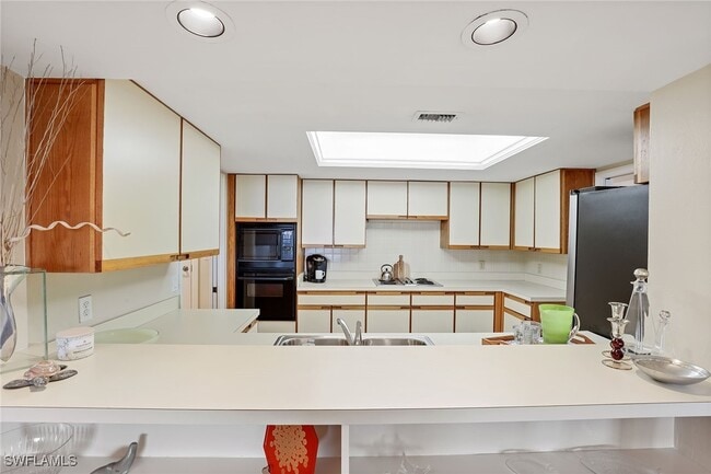 property at 5601 Turtle Bay Dr