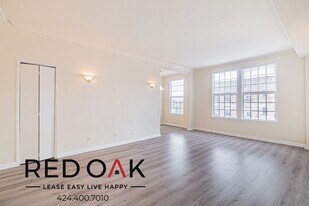 5640 Franklin Ave, Unit 205 in Los Angeles, CA - Building Photo