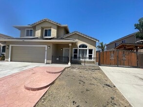425 San Fernando St in Los Banos, CA - Building Photo - Building Photo