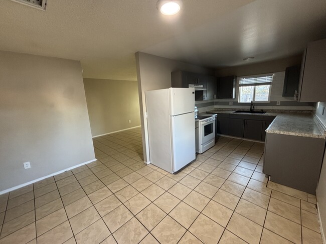 420 E Navajo Rd in Tucson, AZ - Building Photo - Building Photo