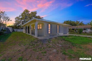 253 Glenwood Ave in Osprey, FL - Building Photo