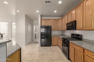 42374 W Avella Dr in Maricopa, AZ - Building Photo - Building Photo