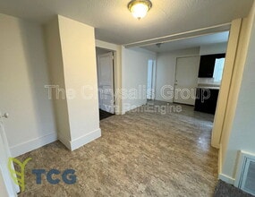 227 Creve Coeur St in La Salle, IL - Building Photo - Building Photo