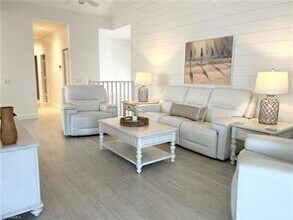 4510 Riverwatch Dr-Unit -203 in Bonita Springs, FL - Foto de edificio - Building Photo