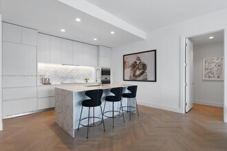 5775 Collins Ave in Miami Beach, FL - Building Photo - Building Photo
