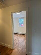 667 Main St, Unit 2nd Floor in Dennis, MA - Foto de edificio - Building Photo