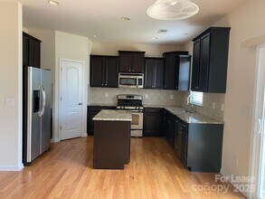 14425 Green Birch Dr in Pineville, NC - Building Photo - Building Photo
