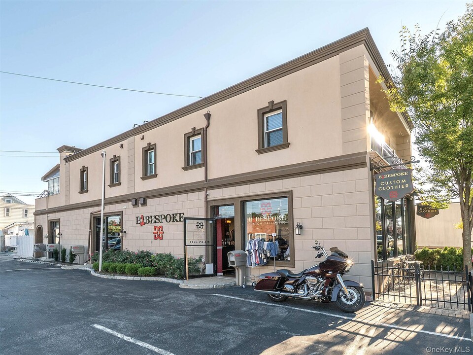 49 Glen Head Rd in Glen Head, NY - Building Photo