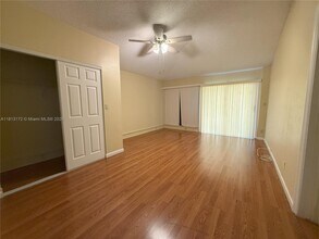 7029 Marlberry Ln in Tamarac, FL - Building Photo - Building Photo