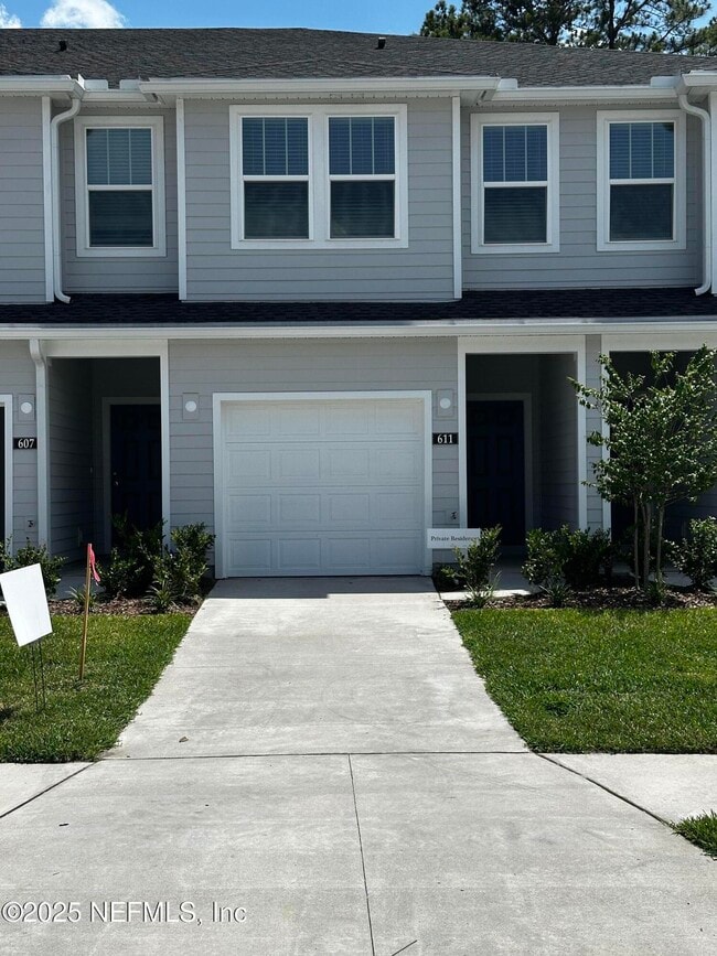 611 Holly Lks Dr in Orange Park, FL - Building Photo - Building Photo