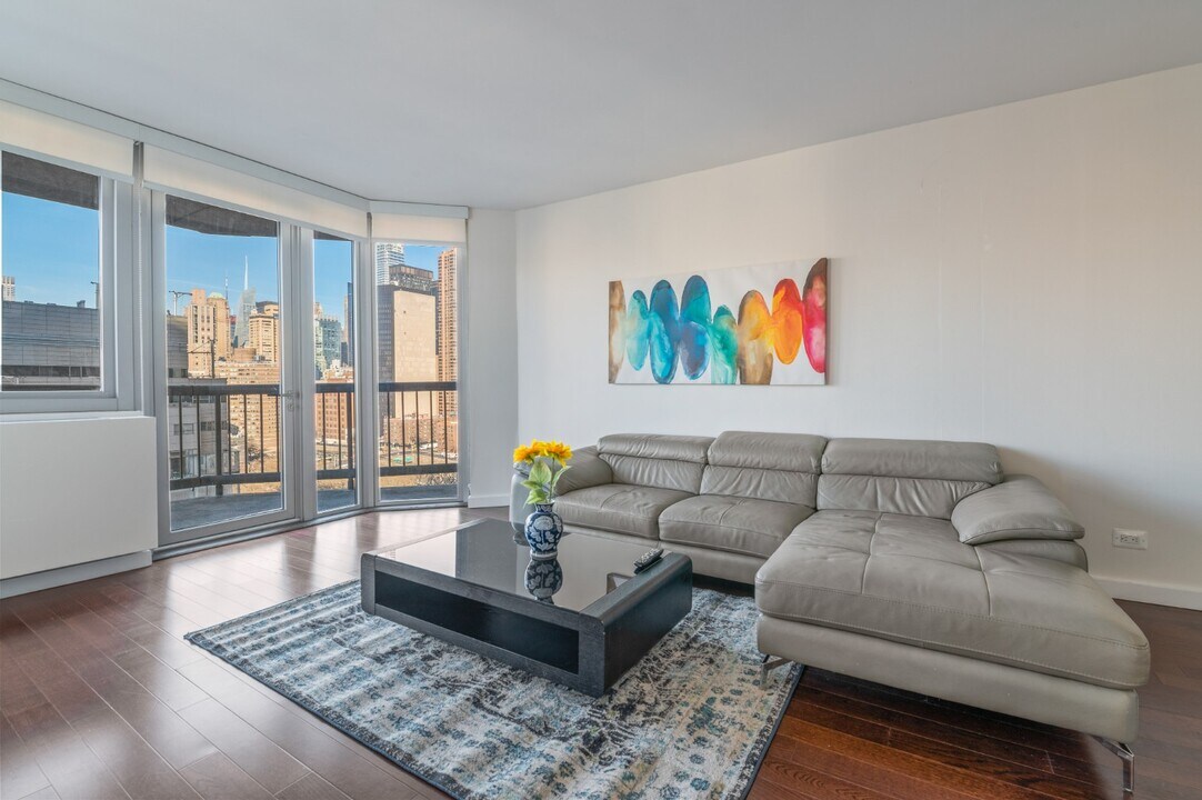 401 E 34th St in New York, NY - Building Photo