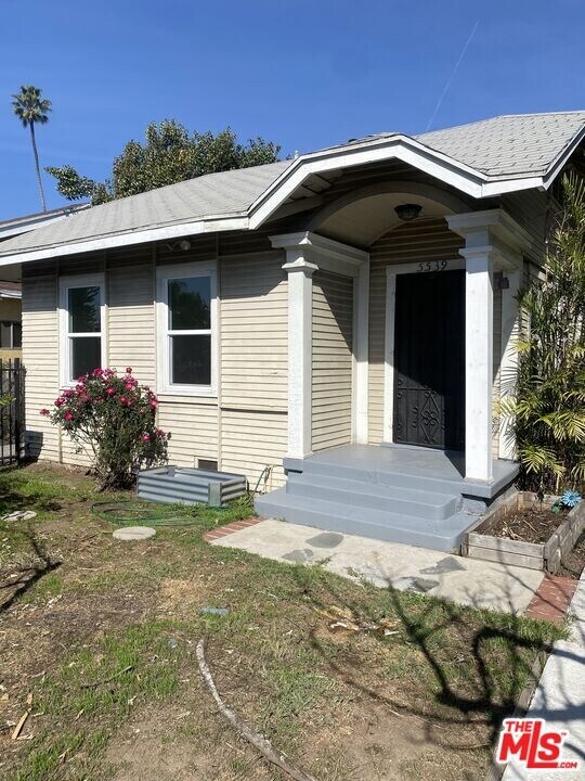 5539 Romaine St in Los Angeles, CA - Building Photo