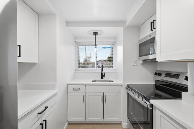 4738 Liberty Ave in Pittsburgh, PA - Building Photo - Building Photo