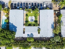 2201 NE 14th Ave in Wilton Manors, FL - Building Photo