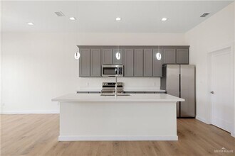 1008 N Trinity St in Edinburg, TX - Building Photo - Building Photo