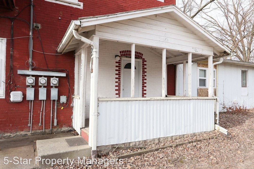 1403 E Lincoln Ave-Unit -Apt. 2 in Goshen, IN - Building Photo