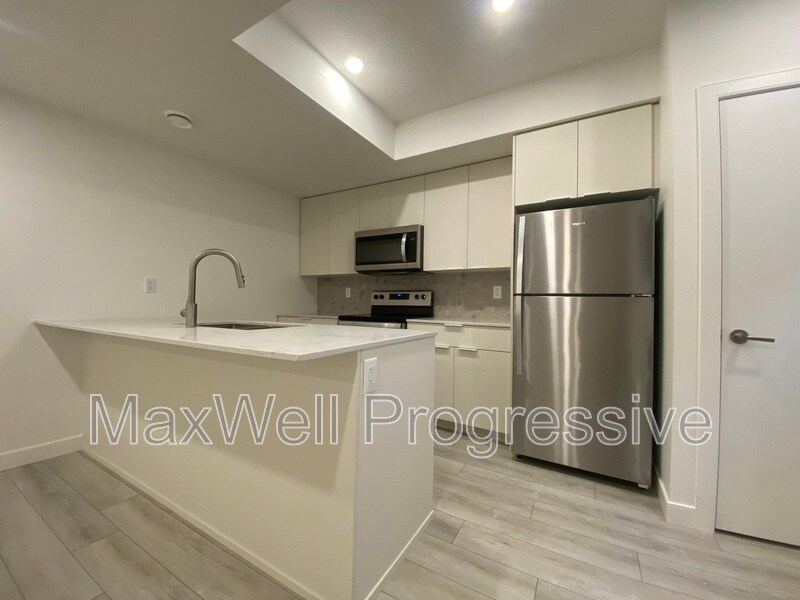 10455-10143 143 St NW in Edmonton, AB - Building Photo