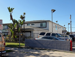 The Karman Manor in Santa Monica, CA - Foto de edificio - Building Photo