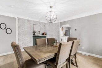 14924 E 10 Mile Rd in Warren, MI - Foto de edificio - Building Photo