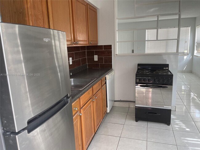 1719 Lincoln St in Hollywood, FL - Building Photo - Building Photo