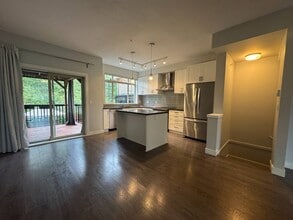 11305 240 St in Maple Ridge, BC - Building Photo - Building Photo