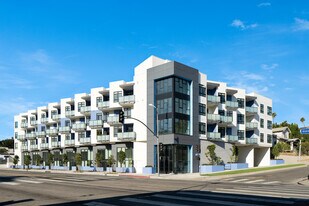 Zag Apartments in Los Angeles, CA - Building Photo