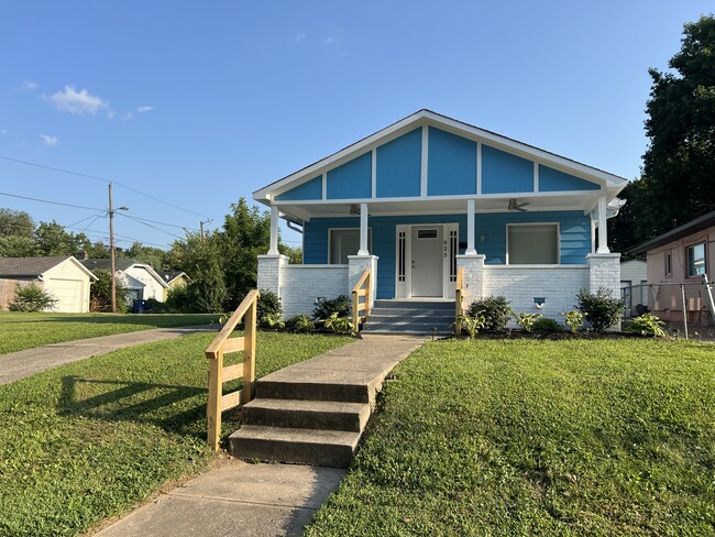 property at 623 W 40th St