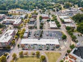 11905 Centre St in Chester, VA - Foto de edificio - Building Photo