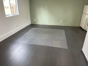 8025 White Oak Ave in Reseda, CA - Building Photo - Building Photo