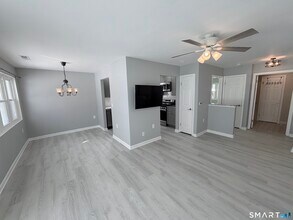 43 Southwind Ln in Milford, CT - Building Photo - Building Photo