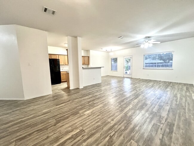 1713 McKenzie St in Round Rock, TX - Building Photo - Building Photo