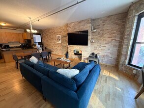 523 S 9th St, Unit 2 in Minneapolis, MN - Building Photo - Building Photo