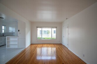 823 Orange Grv Ave, Unit 825-B in Los Angeles, CA - Building Photo - Building Photo