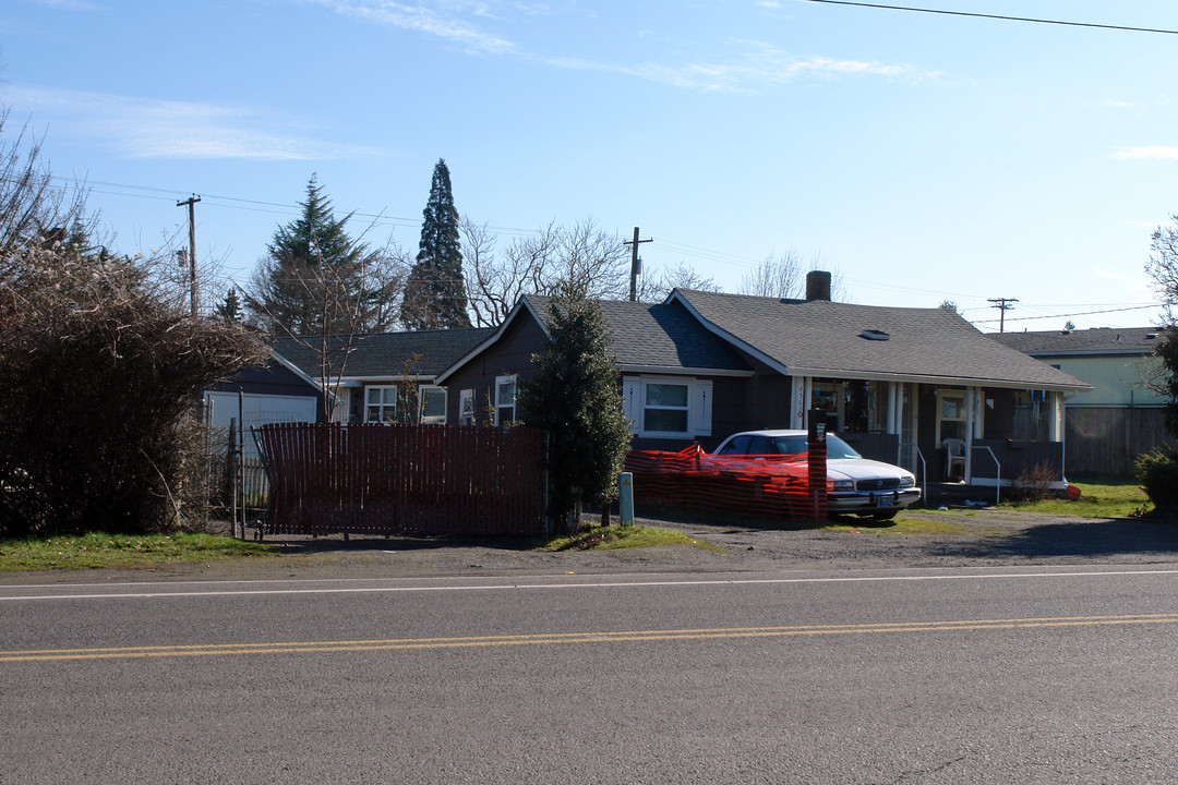 4562 NE Cully Blvd in Portland, OR - Building Photo