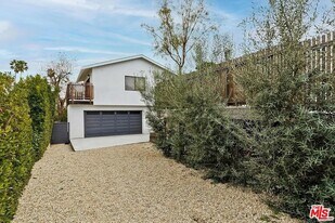 1388 Lucile Ave in Los Angeles, CA - Building Photo