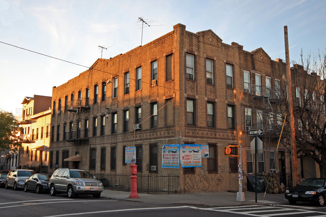 5901 7th Ave in Brooklyn, NY - Foto de edificio