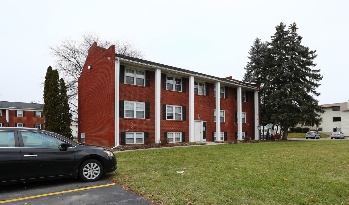 Red Coach Apartments in Baldwinsville, NY - Building Photo