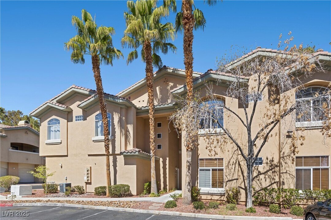 1704 Hills of Red Dr in Las Vegas, NV - Building Photo