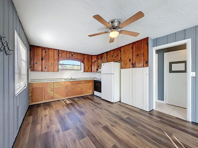 652 East Harbor Dr S in St. Petersburg, FL - Building Photo - Building Photo