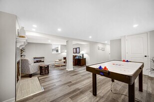 560 Kathleen Dr in Schererville, IN - Building Photo