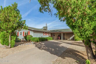 6912 E Monterey Way in Scottsdale, AZ - Building Photo - Building Photo