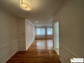 1057 1/2 S Genesee Ave in Los Angeles, CA - Building Photo - Building Photo