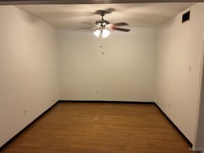 1040 Pinegate Dr in Kirkwood, MO - Building Photo - Building Photo