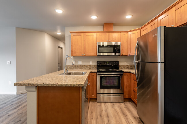 Eagle Ridge on 242 in Troutdale, OR - Building Photo - Interior Photo