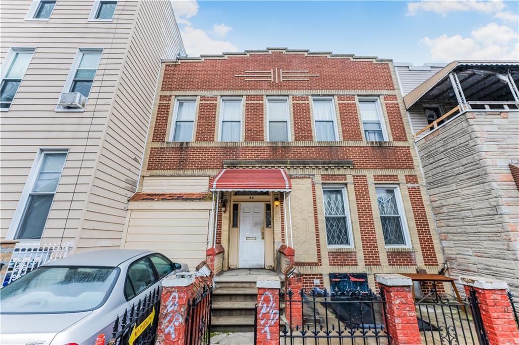 32 Arion Pl in Brooklyn, NY - Building Photo