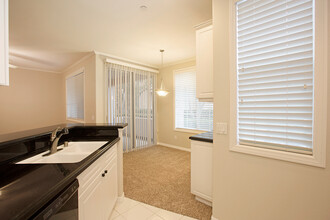 10722 Sabre Hill Dr in San Diego, CA - Building Photo - Building Photo