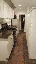 1006 S Carolina Ave SE, Unit English Basement in Washington, DC - Building Photo - Building Photo