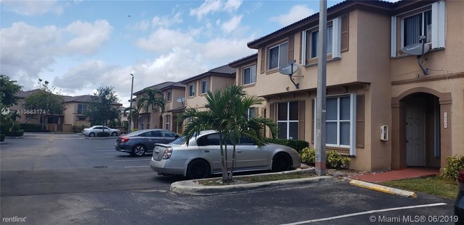 8735 SW 152nd Ave-Unit -Apt 300 in Miami, FL - Foto de edificio - Building Photo