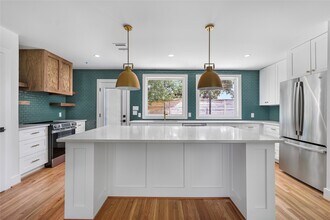 8416 Montridge Dr in Houston, TX - Foto de edificio - Building Photo