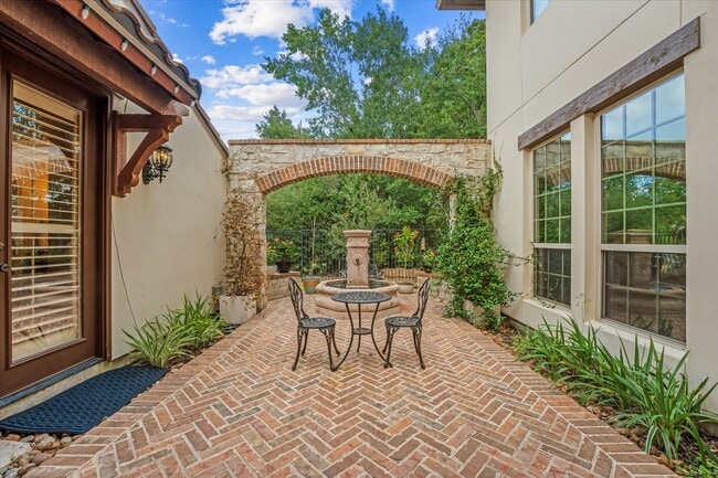 property at 19 Paloma Bend Pl